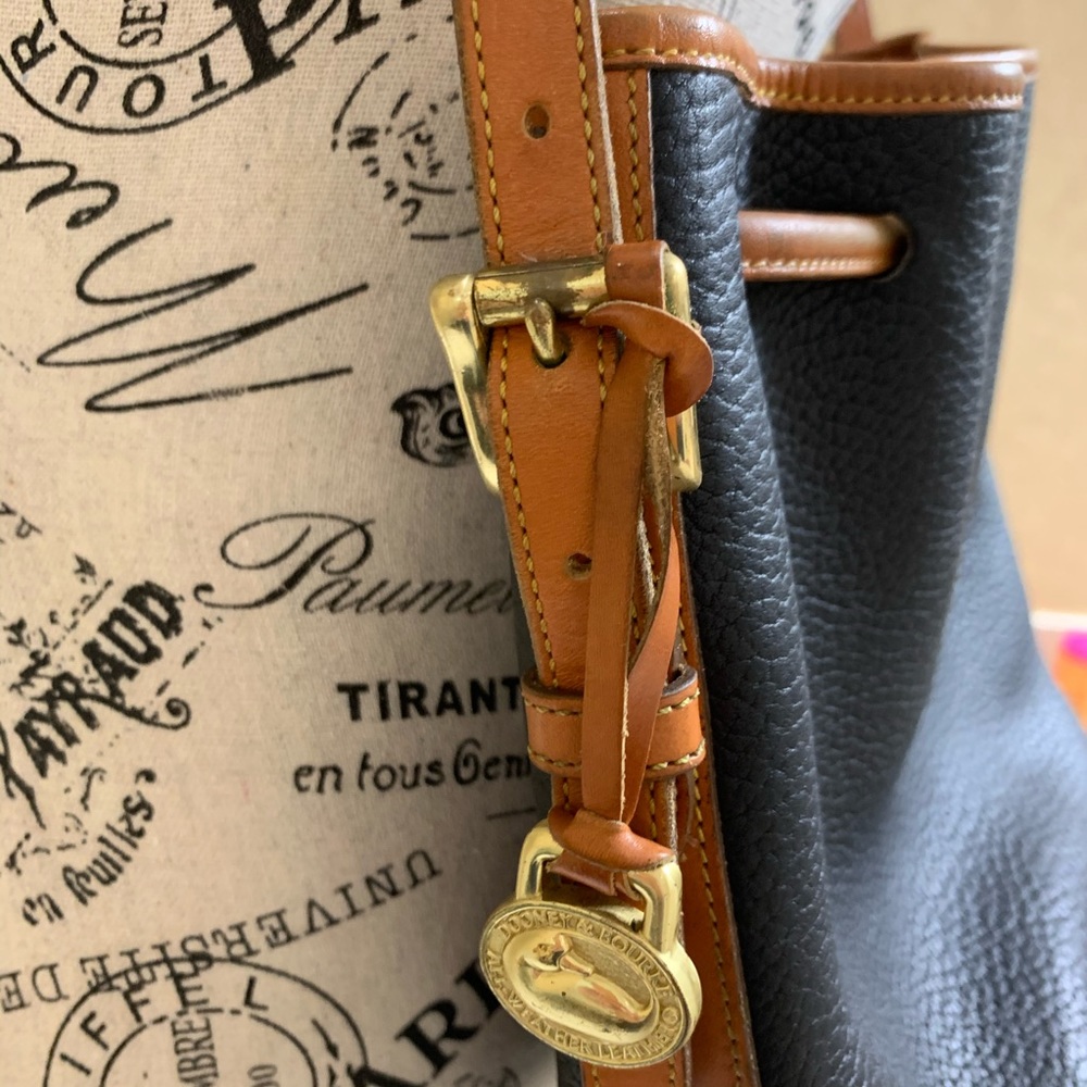 Authentic Dooney & Bourke Drawstring Bag Medium - Picture 8 of 10